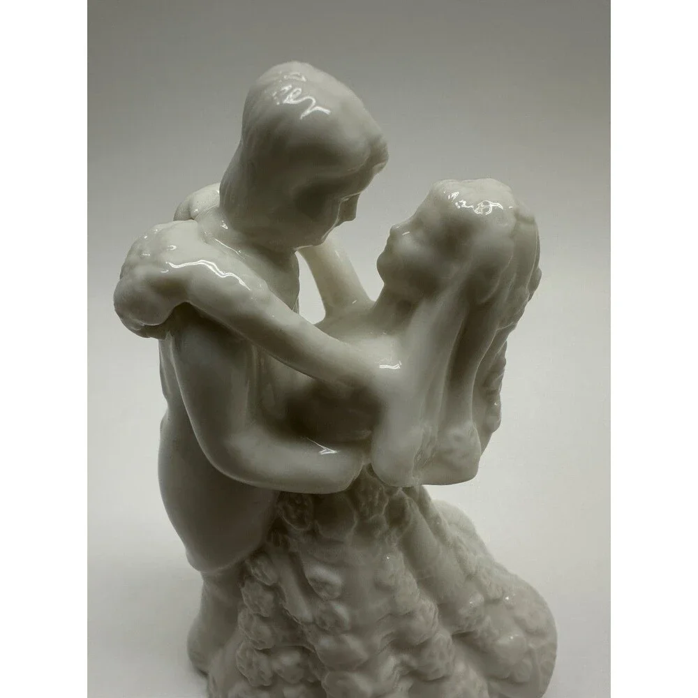 White Porcelain Bride Groom Wedding Couple Figurine Cake Topper Romantic Decor